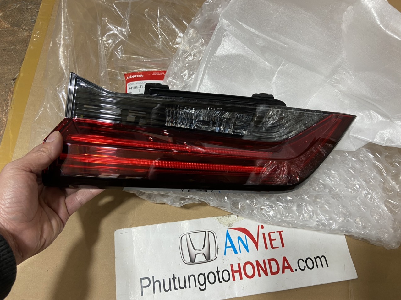 Đèn hậu miếng trong xe Honda CRV 2021-2022